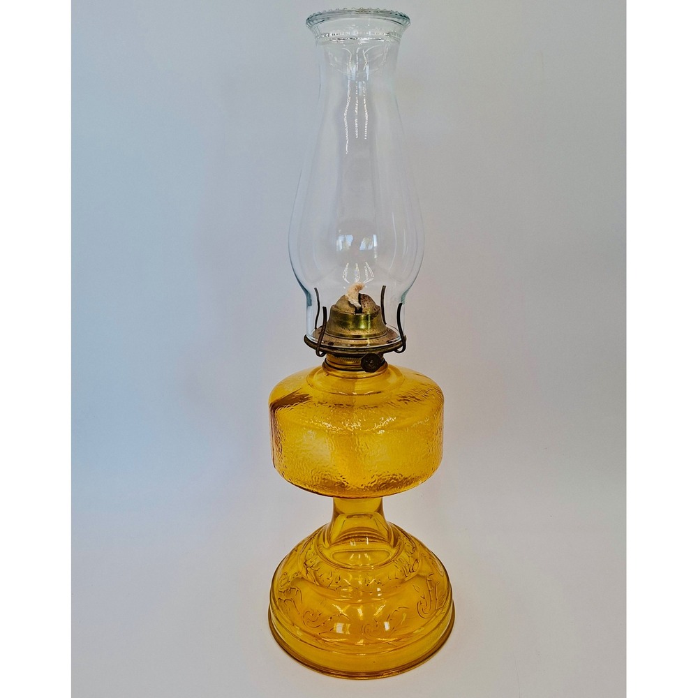 Vintage 1950s P&A Eagle Yellow Amber Wedding Scroll Glass Oil Lamp 18״